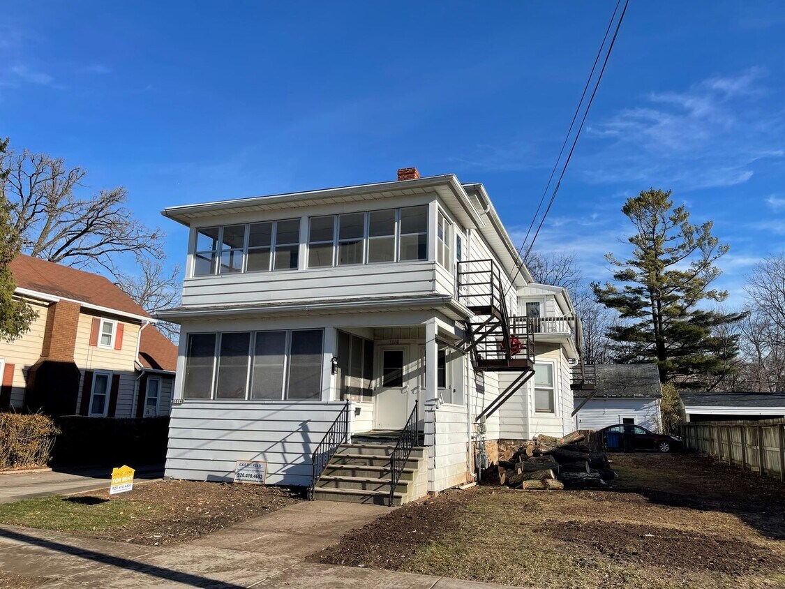1014 Elmwood Ave Unit Elmwood, 1014B, Oshkosh, WI 54901 Room for Rent in Oshkosh, WI