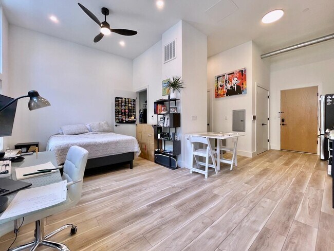 Foto del edificio - 375 Monmouth St