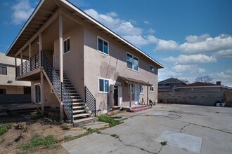 Building Photo - 2400 Del Mar Ave