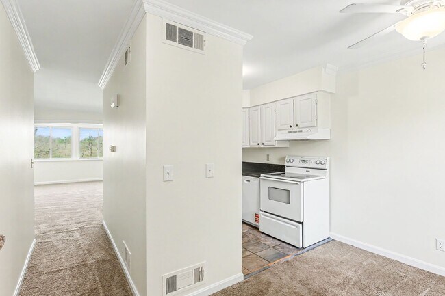 Foto del edificio - Two bedroom, one bathroom interior townhome in Mechanicsburg near Lisburn Rd.