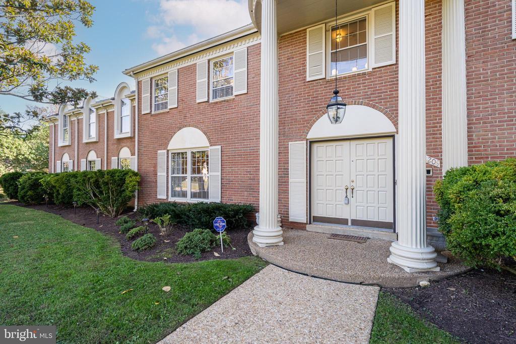 Foto principal - 6209 Stoneham Ln