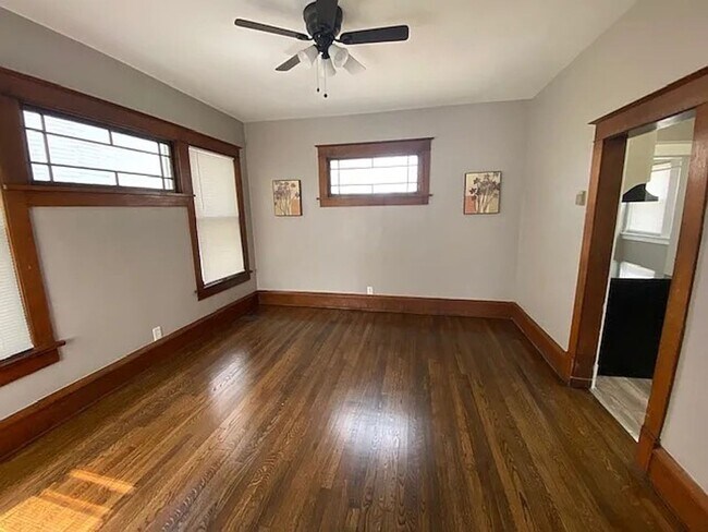 Foto del edificio - Big 2BR with appliances, nicely updated! Great for students or professor.