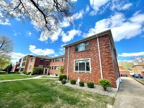 Building Photo - 5925-5931-5931 Nagel Ave