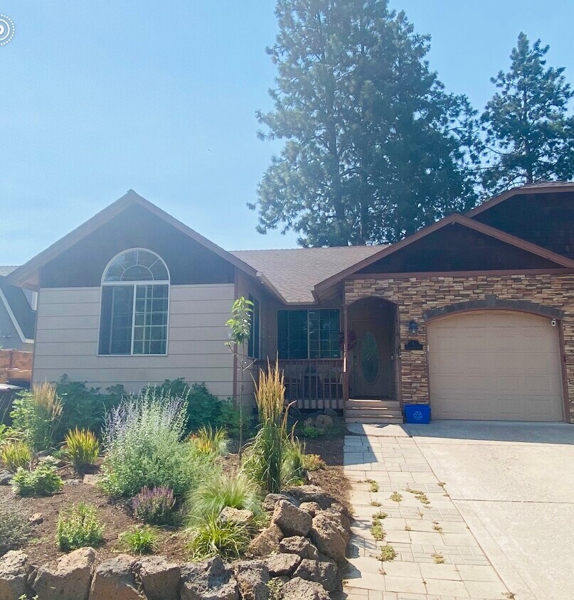 5 SW Cleveland Ave, Bend, OR 97702 Townhome Rentals in Bend OR