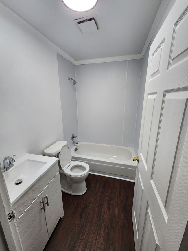 Building Photo - 314 Brookside Dr
