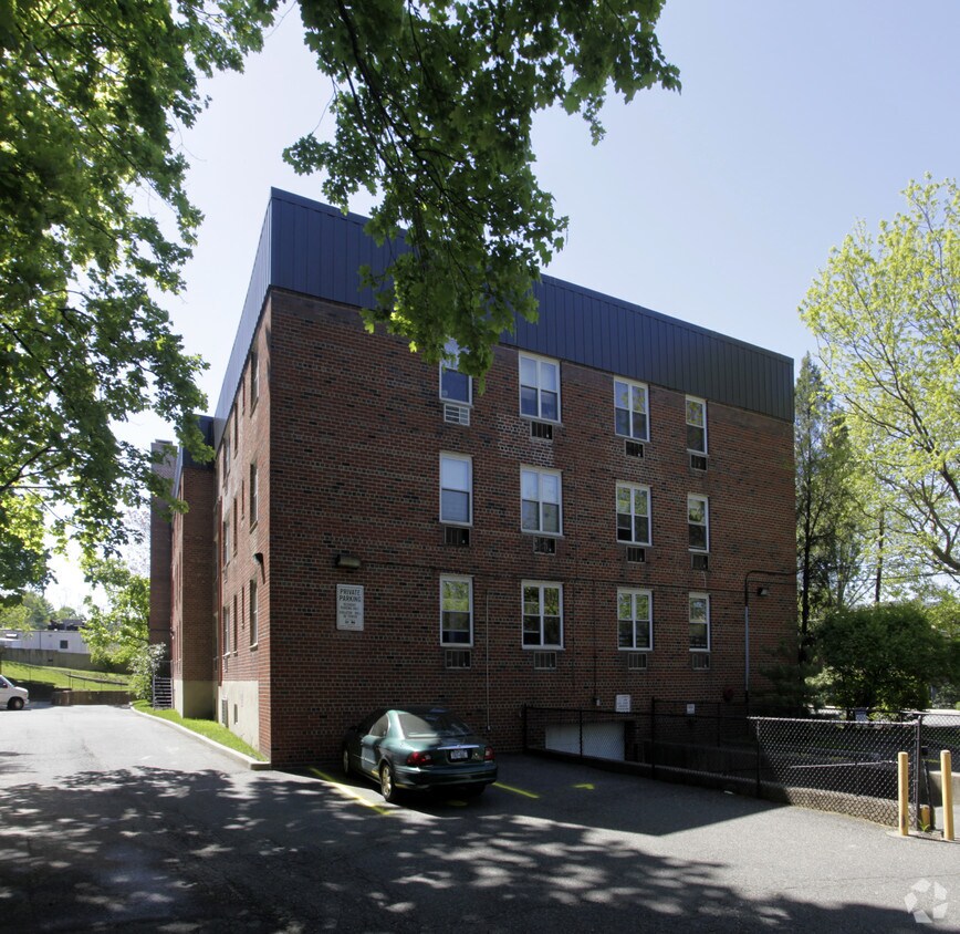 Horizon House Rentals in Great Neck at 195 S Middle Neck Rd Great Neck