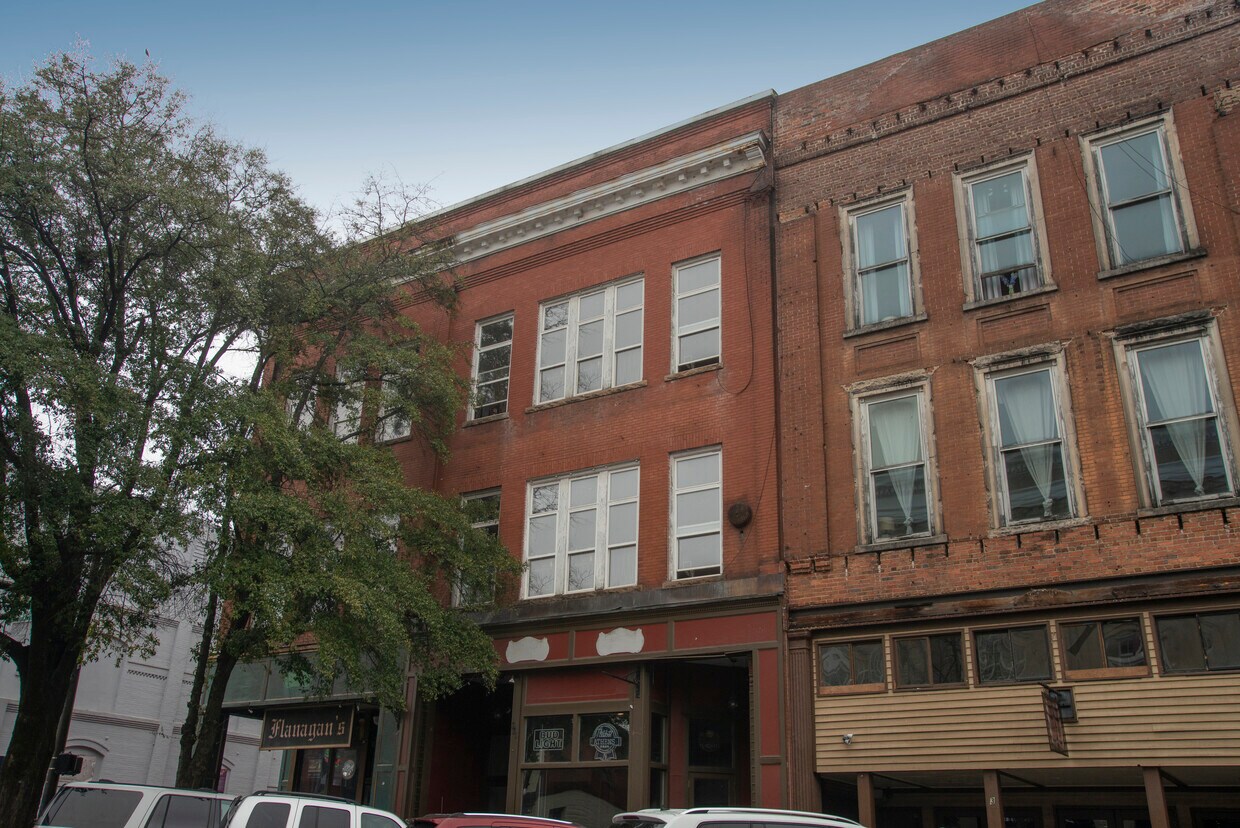 Building Photo - 321 E Clayton St