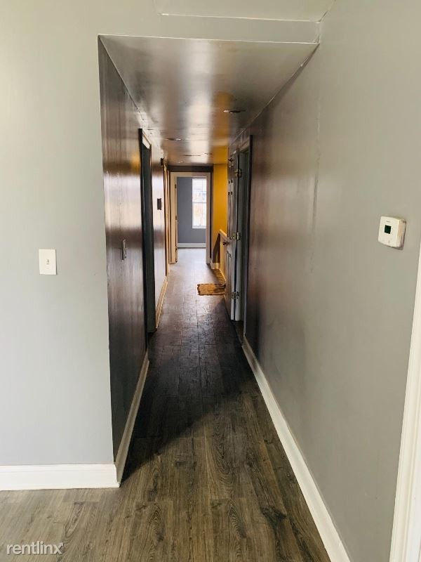 Foto del edificio - 1326 N Harding Ave