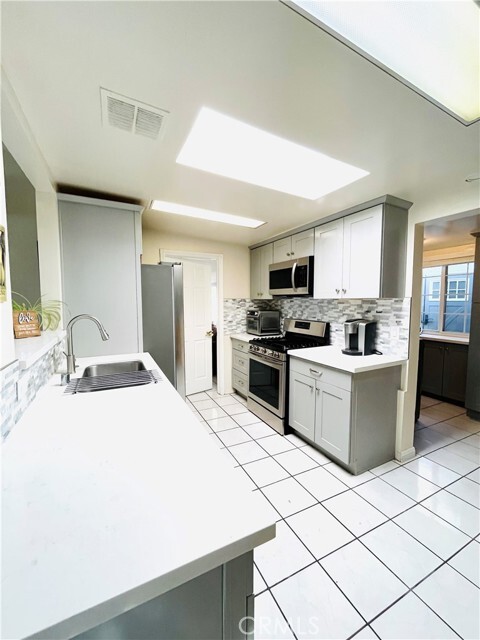 Building Photo - 729 Orange Dr