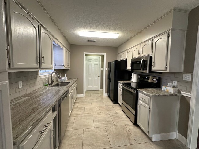 Foto del edificio - Come take a look at this 3-bedroom 2-bath home on the West side of Russellville.