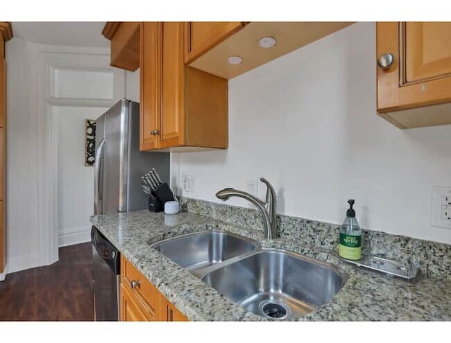 Foto del edificio - The Artist's Apt. | 2BR | Short North | +Parking