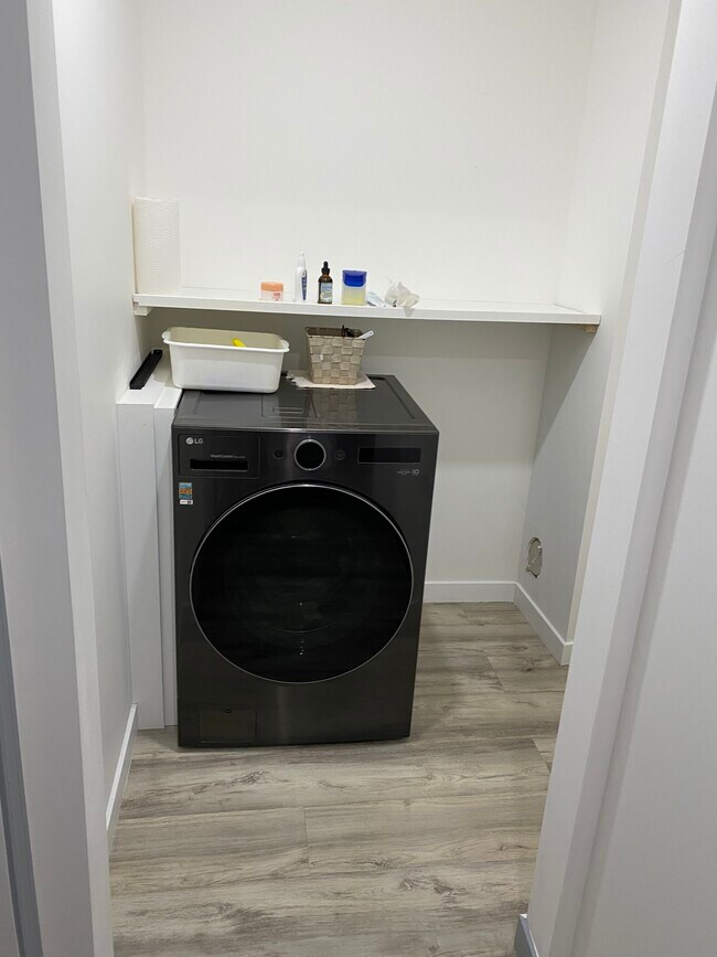 Photo du bâtiment - 13230 Fort Rd NW