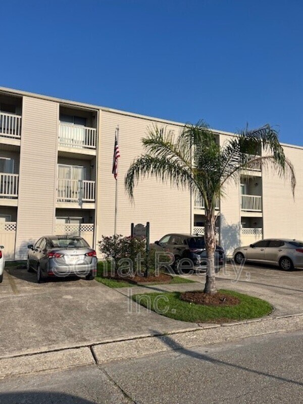 Primary Photo - 2330 Edenborn Avenue, #325