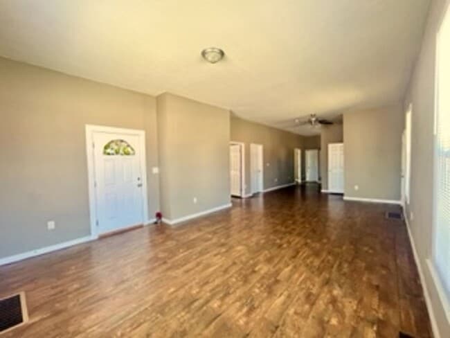 Building Photo - 1201 Pine St