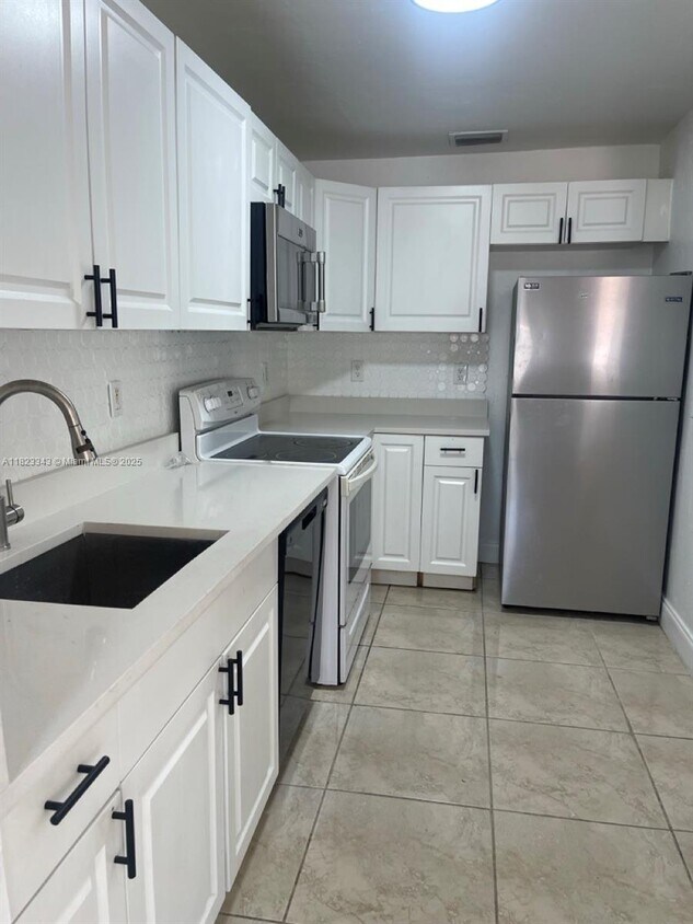 Foto principal - 2329 NE 173rd St