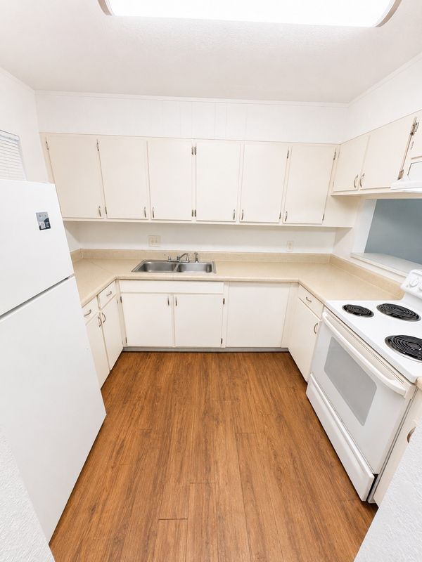 Foto del edificio - 1730-1730 NE 3RD STREET