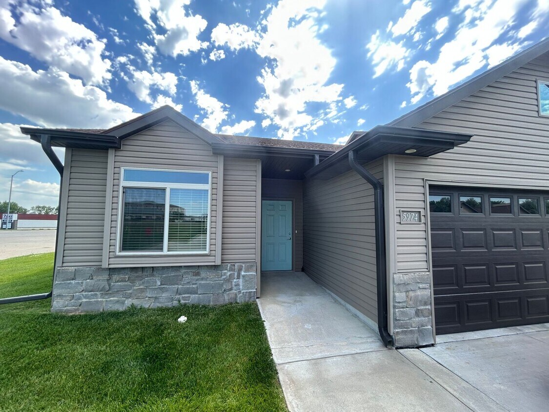 Foto principal - 5974 Pinnacle Pl-3bed/2bath