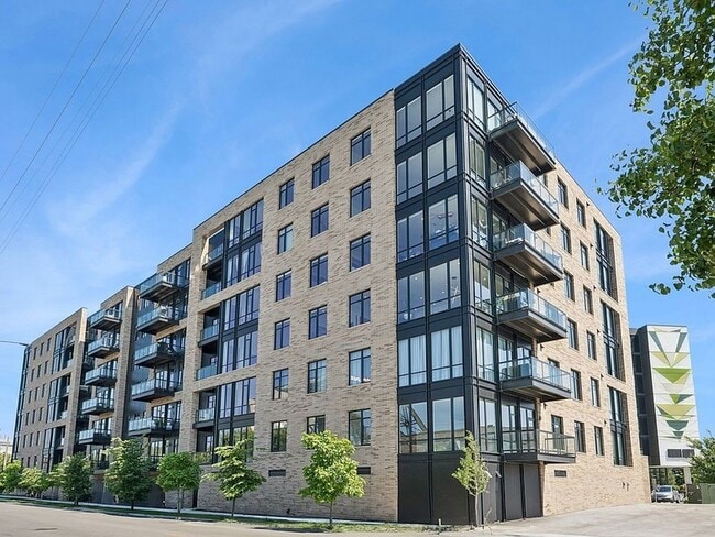 Photo - 1701 W Webster Avenue Unit 611 Apartment