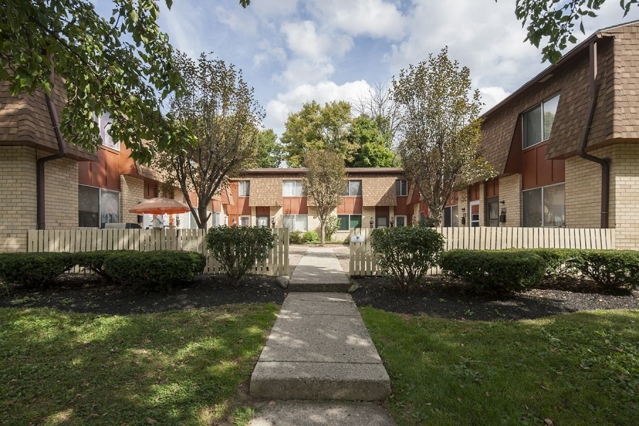 Primary Photo - 7270-7292 Broadwyn Dr