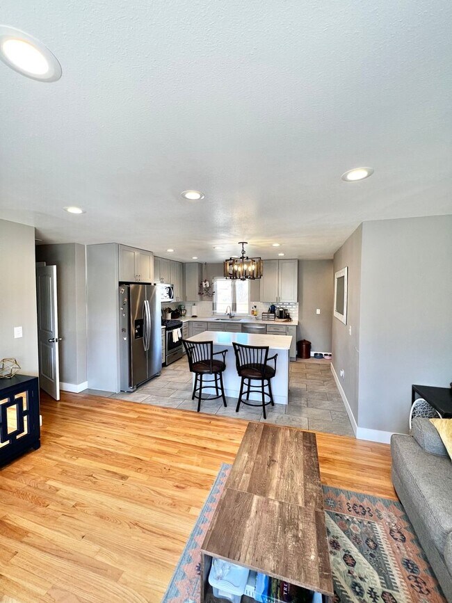 Foto del edificio - Updated 4 bedroom, 2 bath home in NW Fort ...