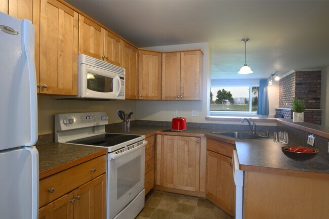 Building Photo - Fantastic location! 2 Bed, 2 Ba Unit with off street parking