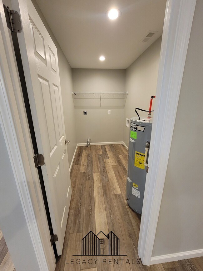 Foto del edificio - 238 Longwood Ln.