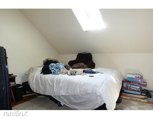 Building Photo - 63 Mapleton St