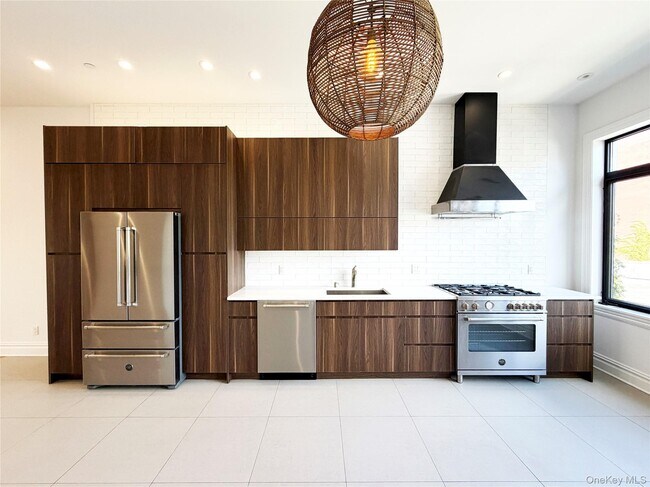 Foto del edificio - 333 Tompkins Ave