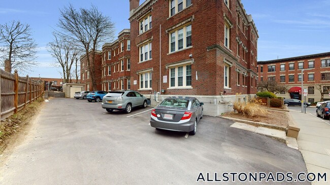 Building Photo - 15 Glenville Ave