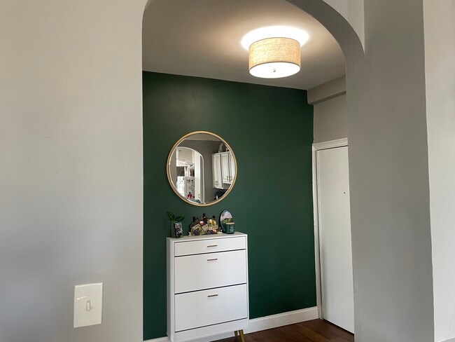 Entrance/Foyer - 4007 Connecticut Ave NW