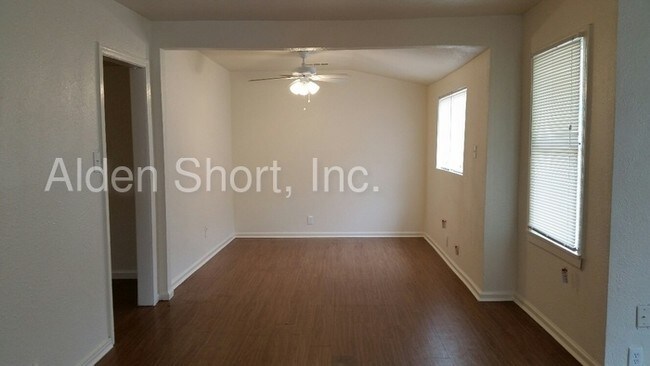 Building Photo - 6830 Red Bud Dr