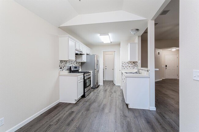Building Photo - 705 Camino Real Dr