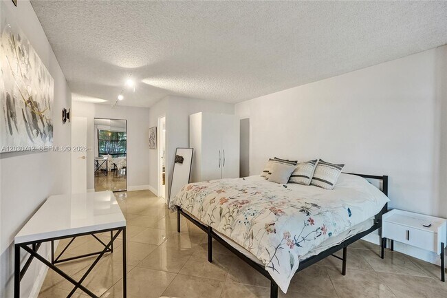 Foto del edificio - 1000 Parkview Dr