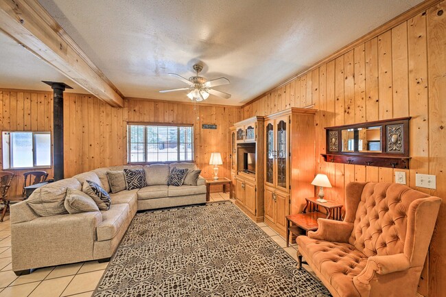 Building Photo - 9076 Lakeshore Dr