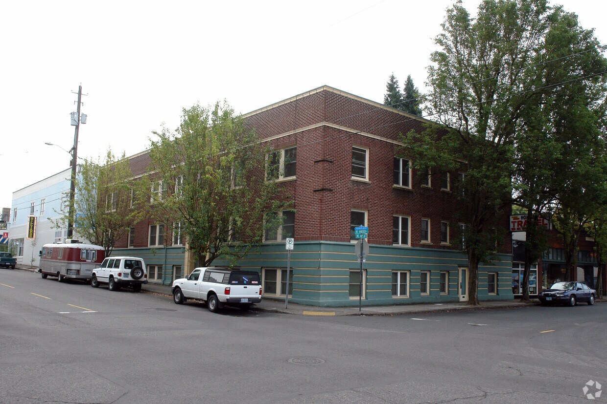 Building Photo - 4010 NE Hancock St