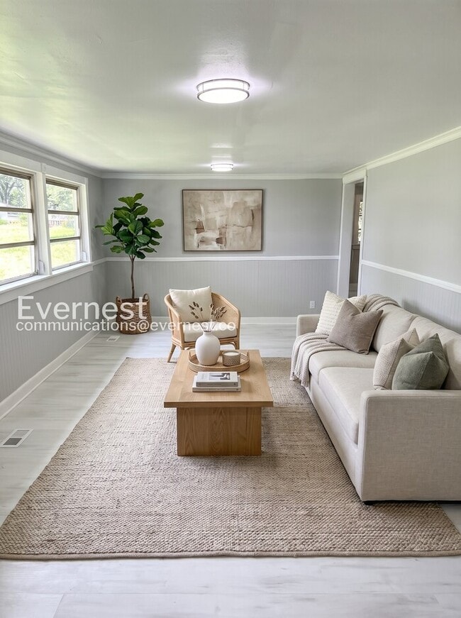 Building Photo - 2 Bed/1 Bath Home with Modern Amenities / Available Now!