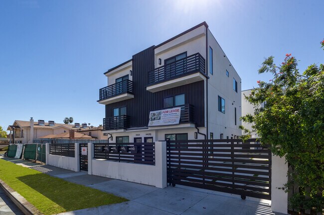 Foto del edificio - 14420 Tiara St