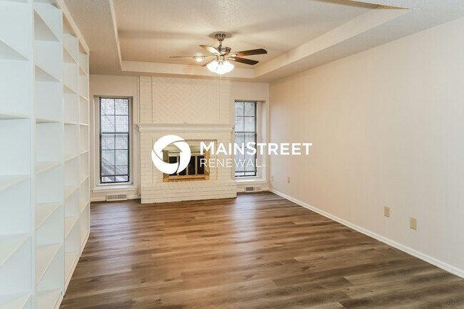 Foto del edificio - 4 Bedroom Pet-Friendly Home in LEES SUMMIT...