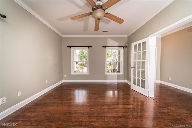 Foto del edificio - 4 br, 2.5 bath House - 107 Glade Valley Ave