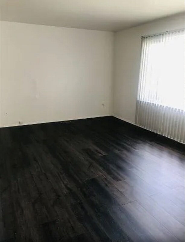 Foto del edificio - 5914 Cloverlawn Dr