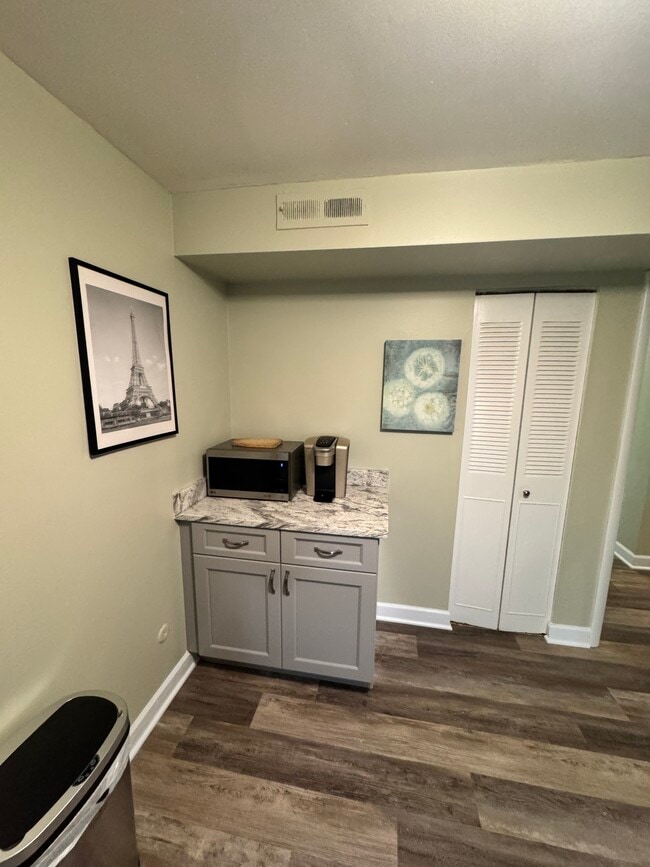 Foto del edificio - 10118 Little Pond Pl