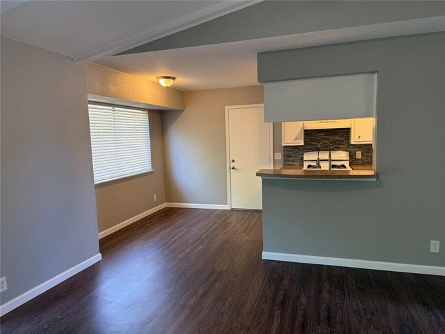 Foto del edificio - 5202 Provencial Dr