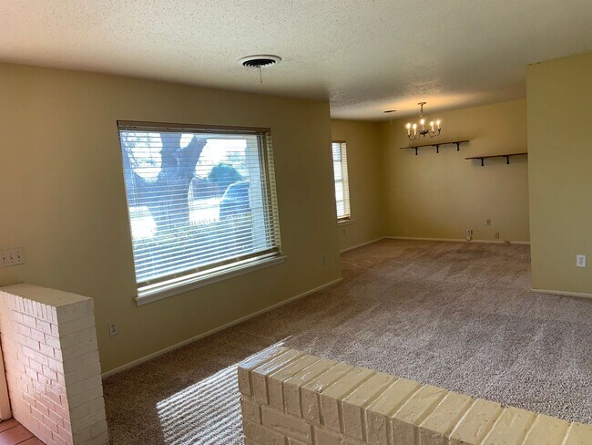 Building Photo - Available Now! Charming 3/2/2 Corner Lot Home