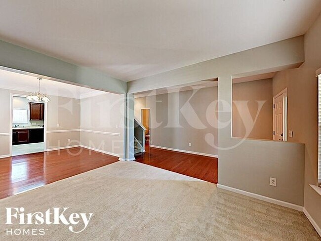 Building Photo - 9613 Rothman Ln