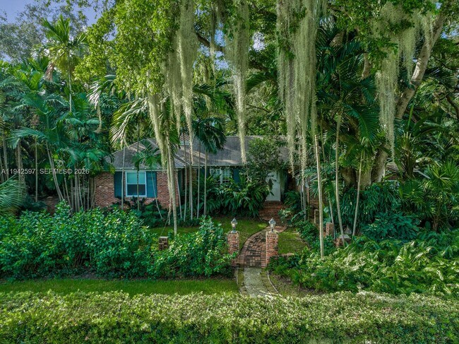 Foto del edificio - 530 Melaleuca Ln