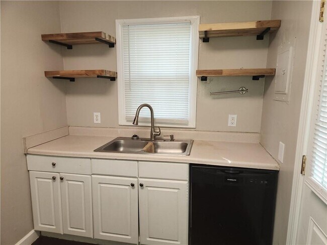 Foto del edificio - 2457 Richard Ave