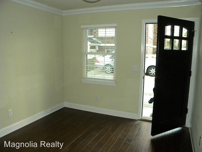 Building Photo - 1 br, 1 bath House - 230 E Samford #112