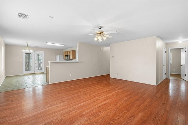 Building Photo - 700 Riverway Ln