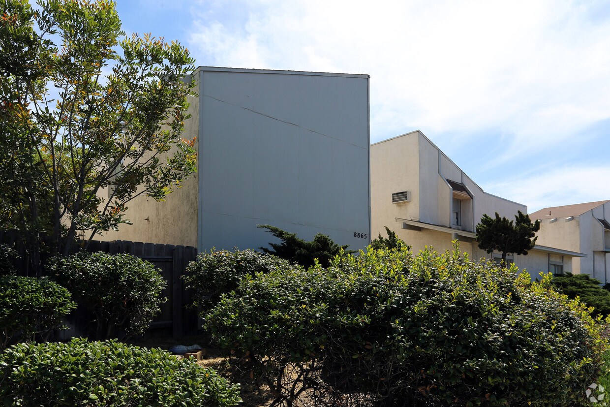Building Photo - 8865 Mira Mesa Blvd