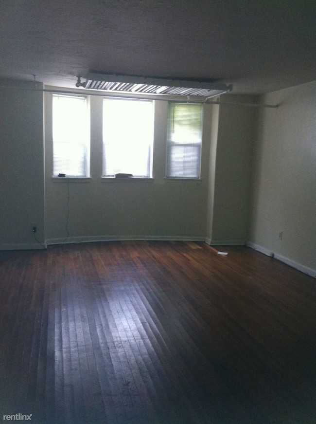 Building Photo - 15615 Van Aken Blvd